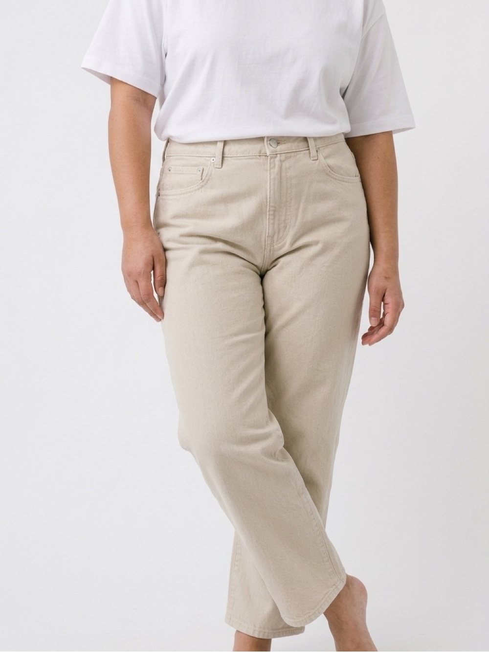 AMO Mid Rise Straight-Leg Women’s Jeans in Light Beige - Never Worn